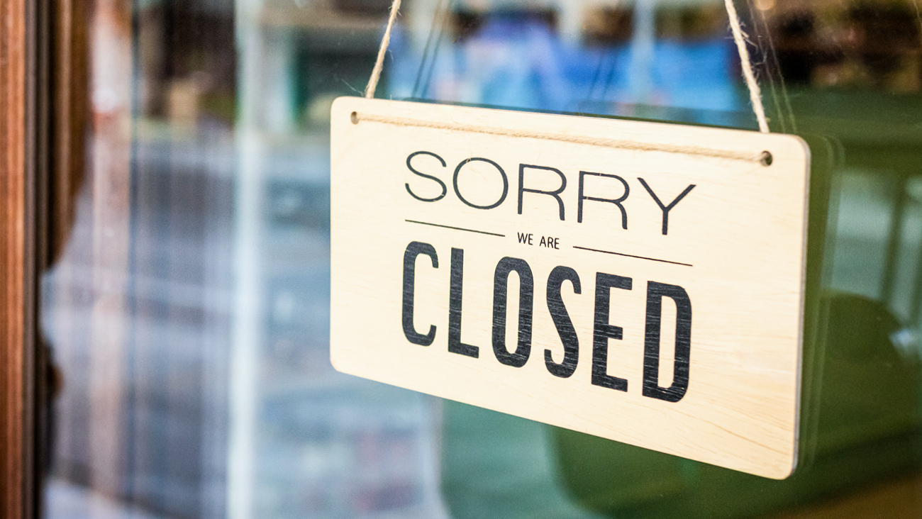 A closed sign in a store window